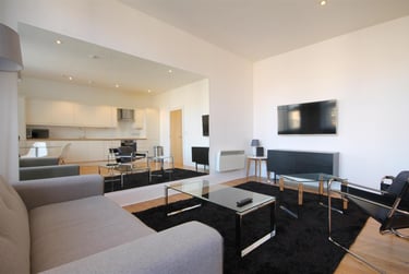2 bed flat, Chaucer Building, City Centre, Newcastle, NE15JE - Image 1